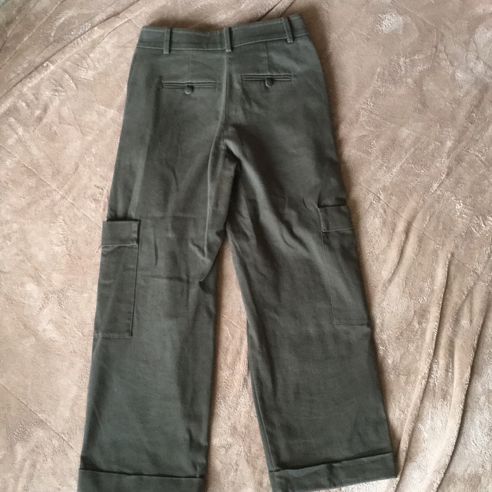 H&M cargo pants. - Picture 2 of 4